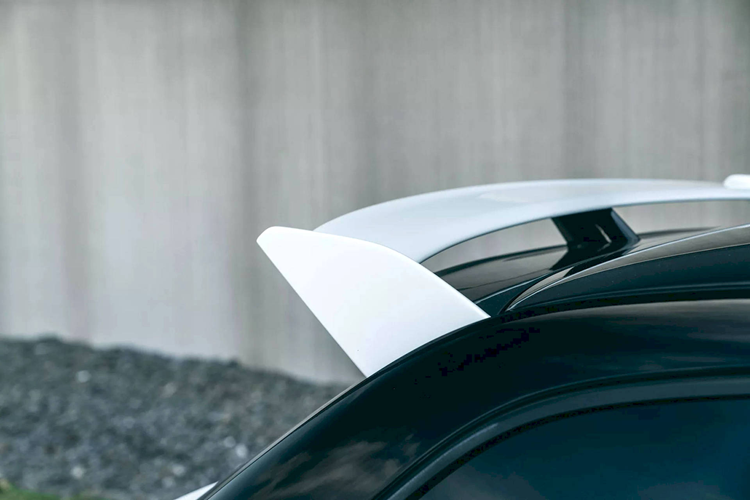 Tuy nhiên khi đi vào sản xuất thương mại chính thức, Audi trang bị cho xe động cơ xăng tăng áp 4 xy-lanh, dung tích 2.0L, công suất 256 mã lực và mô-men xoắn cực đại 350 Nm. Kết hợp cùng hộp số sàn 6 cấp và hệ dẫn động AWD Quattro đặc trưng của Audi, chiếc xe cỡ nhỏ này có thể tăng tốc từ 0-100 km/h trong thời gian 5,7 giây và có tốc độ tối đa 245 km/h.