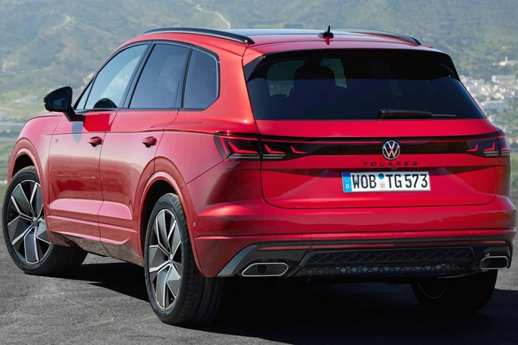 Tùy chọn động cơ thứ 4 của Volkswagen Touareg 2024 là hệ truyền động plug-in hybrid, bao gồm máy xăng V6, dung tích 3.0L và 1 mô-tơ điện, sản sinh công suất tổng cộng 456 mã lực. Cuối cùng là hệ truyền động plug-in hybrid với động cơ và mô-tơ điện như trên nhưng cho công suất tổng cộng chỉ 386 mã lực.