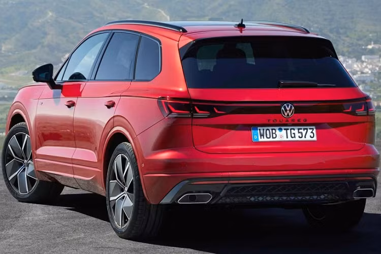 Tùy chọn động cơ thứ 4 của Volkswagen Touareg 2024 là hệ truyền động plug-in hybrid, bao gồm máy xăng V6, dung tích 3.0L và 1 mô-tơ điện, sản sinh công suất tổng cộng 456 mã lực. Cuối cùng là hệ truyền động plug-in hybrid với động cơ và mô-tơ điện như trên nhưng cho công suất tổng cộng chỉ 386 mã lực.