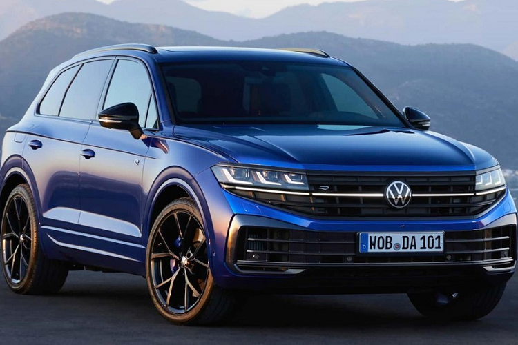 Nằm bên dưới nắp ca-pô của Touareg 2024 là các tùy chọn động cơ V6, dung tích 3.0L. Đầu tiên là động cơ xăng với công suất tối đa 335 mã lực và mô-men xoắn cực đại 450 Nm. Thứ hai là động cơ diesel tăng áp với công suất tối đa 228 mã lực và mô-men xoắn cực đại 500 Nm. Hai con số tương ứng của động cơ diesel còn lại là 282 mã lực và 600 Nm.