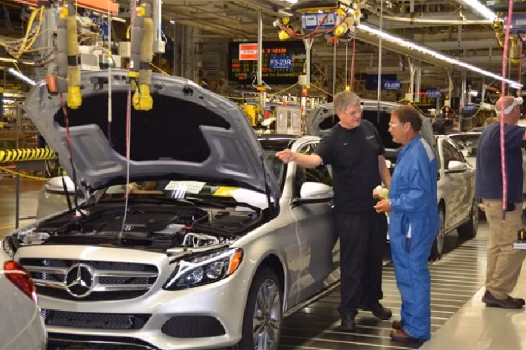 Mercedes-Benz tap trung day manh phat trien xe dien tai Trung Quoc