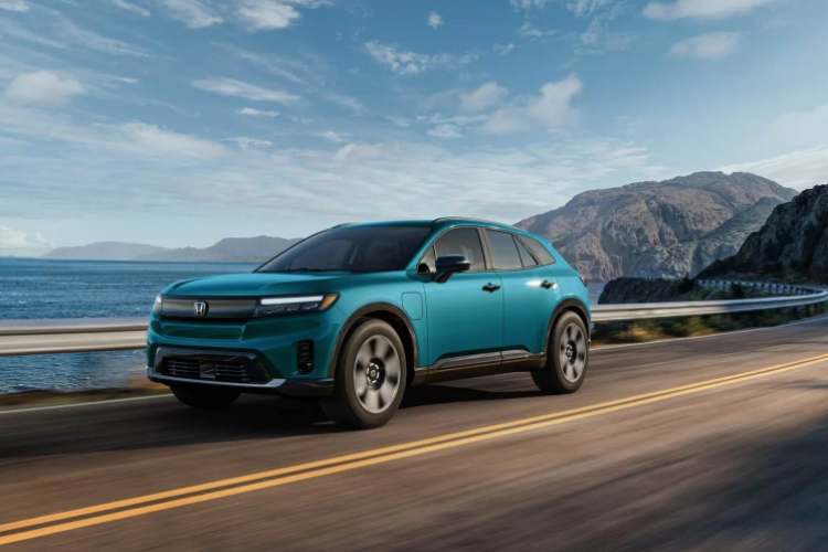 Bên cạnh việc đưa ra giá cả hợp lý, Honda cũng công bố hệ thống dẫn động bốn bánh động cơ kép trên mẫu xe này sẽ có công suất tổng cộng khoảng 288 mã lực và mô-men xoắn cực đại 455 Nmt. Khách hàng cũng có thể chọn phiên bản Honda Prologue EV 2024 mới dẫn động cầu trước để có "khả năng tăng tốc tự tin và hiệu quả tối đa".