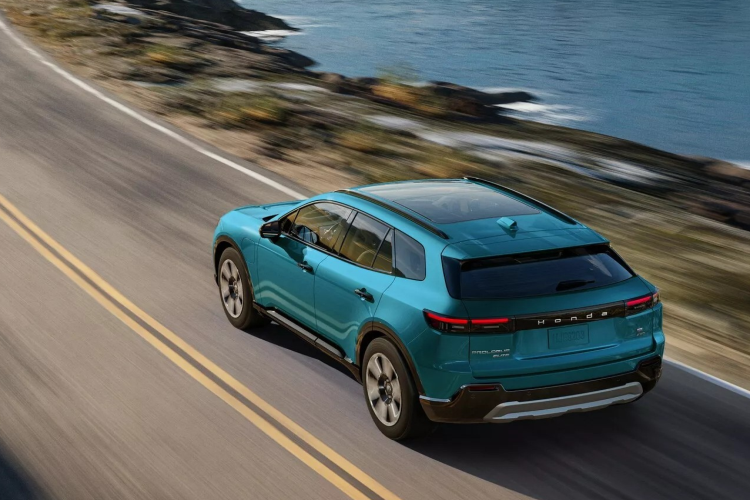 Honda cũng thông báo rằng có một phiên bản có phạm vi hoạt động khoảng 300 dặm (483 Km) theo tiêu chuẩn EPA. Điều này được hỗ trợ bởi một bộ pin lithium-ion 85 kWh, có khả năng sạc nhanh DC lên tới 155 kW, có thể đi được 65 dặm (105 Km) chỉ trong 10 phút.