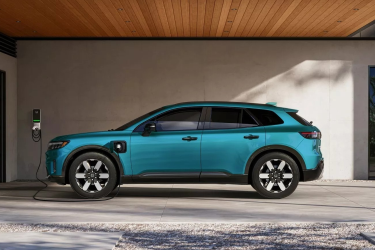 Cuối cùng, Prologue đi kèm với hệ thống hỗ trợ người lái Honda Sensing, cảnh báo điểm mù, Cảnh báo người đi bộ phía sau và cảnh báo phương tiện cắt ngang phía sau.