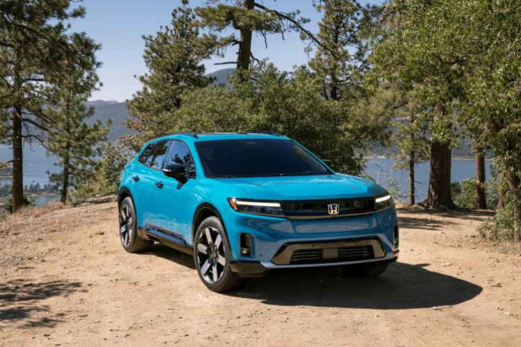 Về thiết kế, SUV điện Honda Prologue EV 2024 được tối ưu hóa về mặt khí động học với đường cong mềm mại và bề mặt uyển chuyển. Bánh xe 19 inch là tiêu chuẩn, nhưng sẽ có sẵn loại 21 inch.