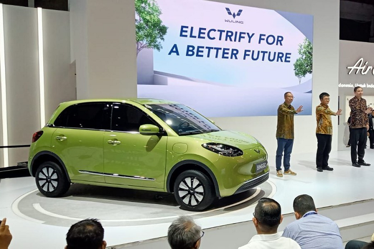 Mới đây, Wuling, thương hiệu con của liên doanh GM-SAIC-Wuling đã có báo cáo về doanh số bán hàng trong tháng 5 vừa qua và 1 lần nữa, họ cho thấy sức ảnh hưởng của mình to lớn như thế nào tại thị trường quê nhà Trung Quốc. Trong số này, chiếc xe điện Wuling Bingo 2023 mới lại gây chú ý khi có doanh số khủng.