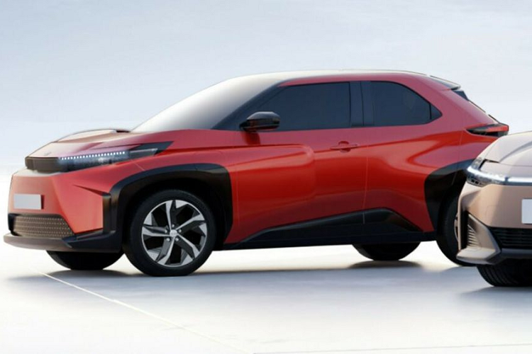 Tuy nhiên, Toyota vẫn xác nhận rằng xe sẽ được phát triển dựa trên kiến trúc eTNGA và có mức tiêu thụ điện năng mục tiêu là 125 Wh/km. Về kích thước, mẫu xe này có chiều dài tổng thể lớn hơn Toyota Aygo X (3.700 mm) nhưng nhỏ hơn Yaris Cross (4.180 mm).