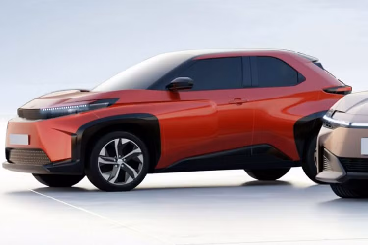 Tuy nhiên, Toyota vẫn xác nhận rằng xe sẽ được phát triển dựa trên kiến trúc eTNGA và có mức tiêu thụ điện năng mục tiêu là 125 Wh/km. Về kích thước, mẫu xe này có chiều dài tổng thể lớn hơn Toyota Aygo X (3.700 mm) nhưng nhỏ hơn Yaris Cross (4.180 mm).