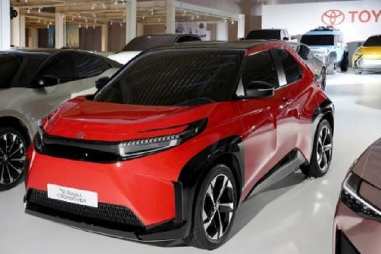 Thời điểm ra mắt của mẫu crossover bZ Small Crossover mới nhà Toyota trùng với thời gian ra mắt dự kiến của Suzuki eVX chạy điện mới. Tuy nhiên, hai mẫu xe Suzuki eVX và Toyota bZ Small Crossover này không có sự liên quan nào tới nhau.