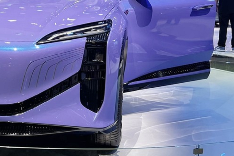 Thiết kế hình dạng của bộ khuếch tán được tích hợp vào phần dưới của đuôi, một lần nữa tăng cường tính năng động của xe.