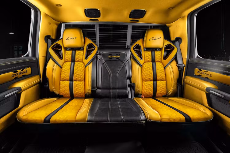 Carlex không muốn can thiệp bởi xét cho cùng động cơ Hellcat V8 tăng áp dung tích 6,2 lít tạo ra công suất 702 mã lực và thành thật mà nói, không ai cần một chiếc xe bán tải có công suất lớn hơn thế.