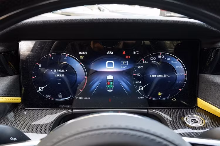 Đồng thời, xe Hồng Kỳ H6 mới sẽ cung cấp 8 tùy chọn phối màu thân xe 2 màu và 2 tùy chọn màu đồng nhất, các màu sáng gồm trắng, đen, xám, đỏ, xanh lục, xám mờ và trắng+đen, xám+đen , đỏ + đen, xanh + đen và các màu khác.