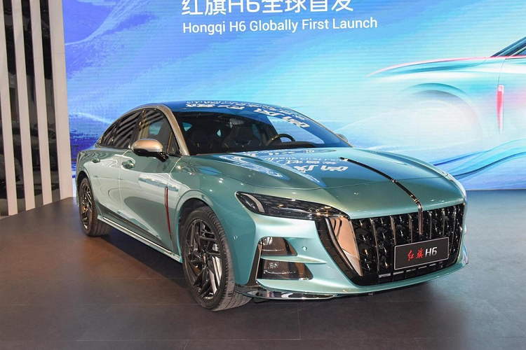 Theo đó, Hồng Kỳ H6 đã chính thức ra mắt ra mắt tại triển lãm ô tô Thượng Hải 2023 với tổng cộng 4 phiên bản mới, đi kèm với đó là mức giá xe Hồng Kỳ H6 2023 bán từ 192.800 nhân dân đến 239.800 nhân dân tệ (tương đương 659 triệu đồng đến 820 triệu đồng).