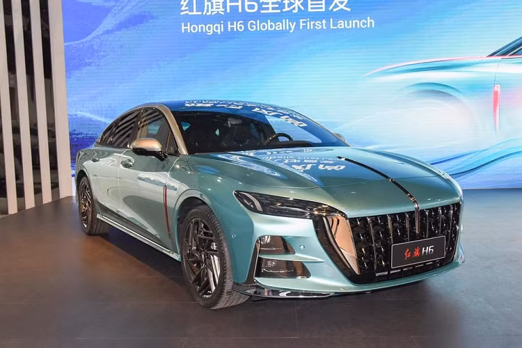 Theo đó, Hồng Kỳ H6 đã chính thức ra mắt ra mắt tại triển lãm ô tô Thượng Hải 2023 với tổng cộng 4 phiên bản mới, đi kèm với đó là mức giá xe Hồng Kỳ H6 2023 bán từ 192.800 nhân dân đến 239.800 nhân dân tệ (tương đương 659 triệu đồng đến 820 triệu đồng).