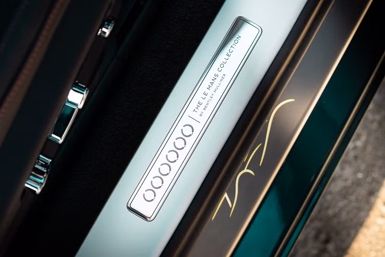 Đồng hồ analog 12h được thay thế bằng đồng hồ kỹ thuật số chế tác riêng với mặt số 24h. Bentley Continental GT và GTC phiên bản "Le Mans Collection" được trang bị khối động cơ W12 dung tích 6.0L, công suất tối đa 659 mã lực và mô-men xoắn cực đại 900 Nm.