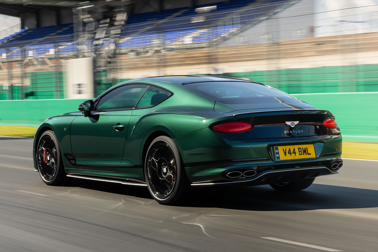 Bentley Continental GT Speed và GTC Speed có giá khởi điểm khoảng 291.225 USD (tương đương 6,8 tỷ đồng) và 317.300 USD (tương đương 7,4 tỷ đồng). Mức giá của phiên bản "Le Mans Collection" không được tiết lộ.
