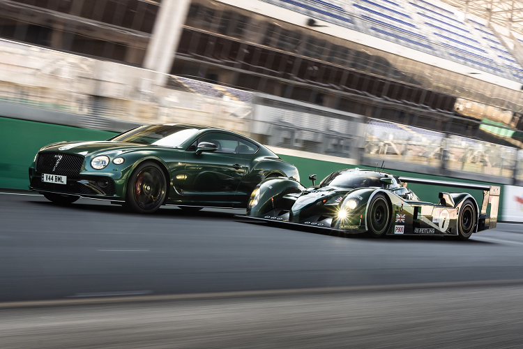 Nội và Ngoại thất của mẫu xe siêu sang Bentley Continental GT và GTC trong bộ sưu tập "Le Mans Collection" được bộ phận đặc biệt Mulliner thực hiện theo cảm hứng của siêu phẩm Bentley Speed 8 đời 2003.