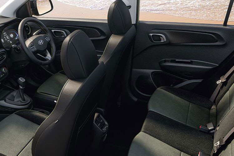 Điều này cũng không có gì bất ngờ khi phân khúc xe hatchback hạng A hiện cũng không còn được ưa chuộng như trước. Trái ngược với Grand i10, mẫu SUV cỡ nhỏ Hyundai Venue lại không giảm doanh số ngay cả khi Exter được phân phối tại Ấn Độ. Doanh số của Hyundai Venue tiếp tục đạt mức trên 10.000 xe/tháng như trước.