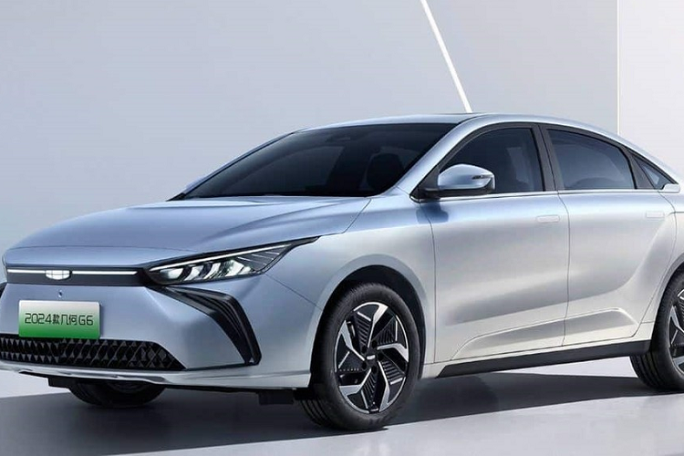 Thời gian tăng tốc từ vị trí xuất phát lên 100 km/h của xe Geometry G6 sẽ là 6,9 giây. Ngoài ra, bộ pin của nó áp dụng công nghệ CTP (cell-to-pack) với kiến trúc hình trụ, giúp xe có hai tùy chọn phạm vi di chuyển là 500 km và 410 km.