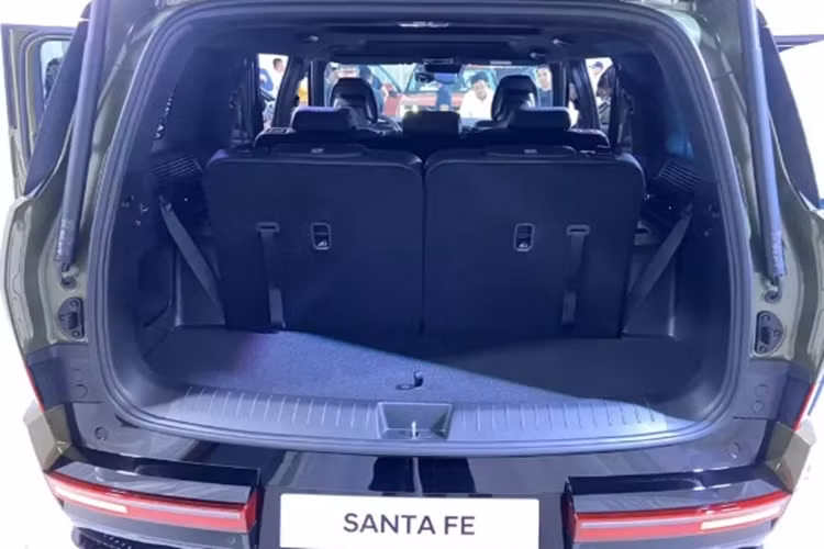 Động cơ đi với hộp số tự động 8 cấp và hệ dẫn động 4 bánh toàn thời gian HTRAC. Nhờ đó, xe có thể tăng tốc từ 0-100 km/h trong 8 giây và đạt vận tốc tối đa 210 km/h. Thứ hai là hệ truyền động hybrid Gamma III 1.6T GDI HEV với máy xăng 4 xi-lanh, tăng áp, dung tích 1.6L, đi kèm mô-tơ điện và hộp số tự động 6 cấp.