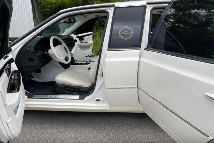 Daewoo Chairman sở hữu khối động cơ xăng 6 xy-lanh, dung tích 3.2L cho công suất 220 mã lực và mô-men xoắn cực đại 305 Nm, kết hợp với hộp số 4 cấp.