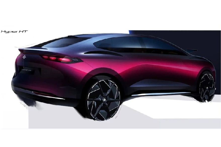 Mặc dù MIIT chưa công bố hình ảnh nội thất của Aion Hyper HT, nhưng các bức ảnh do thám địa phương tiết lộ rằng mẫu SUV này sẽ có vô lăng hình chữ nhật, màn hình thông tin giải trí lớn kiểu Tesla, cụm đồng hồ lái cỡ nhỏ và sạc điện thoại không dây.