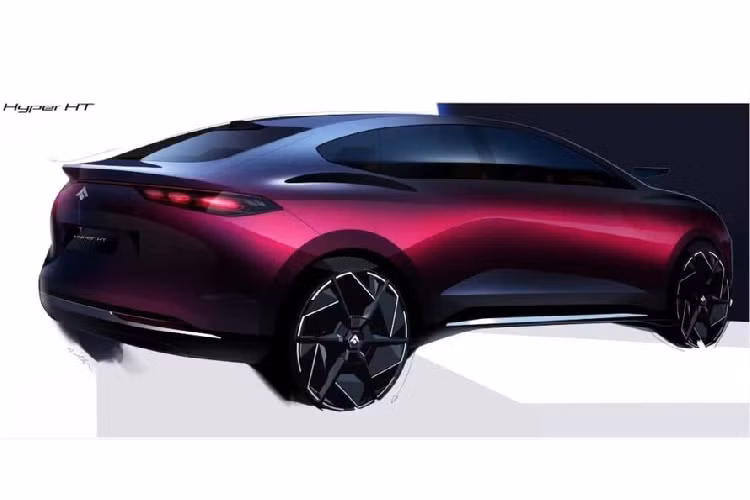 Mặc dù MIIT chưa công bố hình ảnh nội thất của Aion Hyper HT, nhưng các bức ảnh do thám địa phương tiết lộ rằng mẫu SUV này sẽ có vô lăng hình chữ nhật, màn hình thông tin giải trí lớn kiểu Tesla, cụm đồng hồ lái cỡ nhỏ và sạc điện thoại không dây.