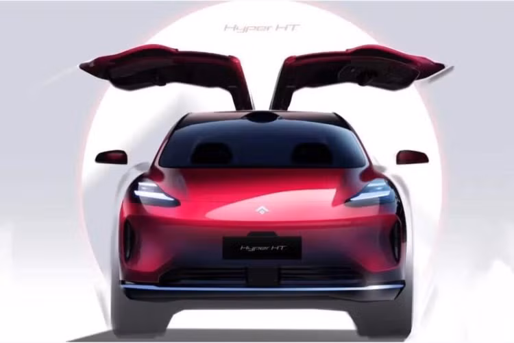 GAC cũng đã công bố các hình ảnh chính thức về thiết kế của Aion Hyper HT 2024 chạy điện mới, mặc dù trước đó khách hàng đã biết tới sự hiện diện của mẫu xe này thông qua những hình ảnh rò rỉ từ từ Bộ Công nghiệp và Công nghệ Thông tin Trung Quốc (MIIT) .