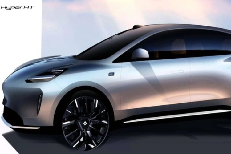 Mặt trước của Hyper HT có đèn pha với hình dáng tương tự Hyper GT sedan nhưng được bo cong hơn. Việc thiếu lưới tản nhiệt phía trước và các chi tiết quan trọng như hốc gió trung tâm hay khe gió hai bên có thiết kế quá "hiền" khiến cho mẫu SUV điện này thiếu đi điểm nhấn cần thiết để gây ấn tượng với khách hàng. Trong khi đó, đèn hậu cũng có thiết kế khá đơn giản và được kết nối với nhau bằng một thanh đèn LED.