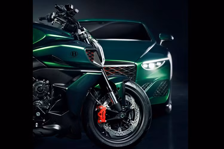 Theo kế hoạch, xe sẽ được bàn giao đến khách hàng tại Mỹ từ mùa hè năm sau. Mức giá xe Ducati Diavel for Bentley khởi điểm 70.000 USD (tương đương 1,69 tỷ đồng) và tăng lên 90.000 USD (khoảng 2,18 tỷ đồng) cho biến thể Mulliner.