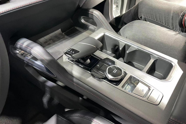 Về sức mạnh, chiếc xe mới Changan Lantuo EV được trang bị hệ thống truyền động với động cơ điện có tên mã TZ210XS103 do Suzhou Inovance United Power System Co., Ltd sản xuất. Động cơ có công suất định mức 80 mã lực, còn công suất cực đại tối đa 174 mã lực và tối đa tốc độ 130 km/h.