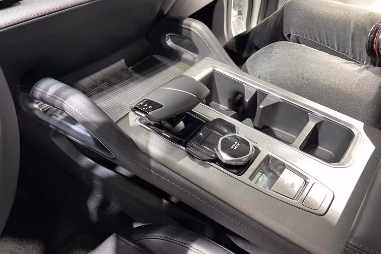 Về sức mạnh, chiếc xe mới Changan Lantuo EV được trang bị hệ thống truyền động với động cơ điện có tên mã TZ210XS103 do Suzhou Inovance United Power System Co., Ltd sản xuất. Động cơ có công suất định mức 80 mã lực, còn công suất cực đại tối đa 174 mã lực và tối đa tốc độ 130 km/h.