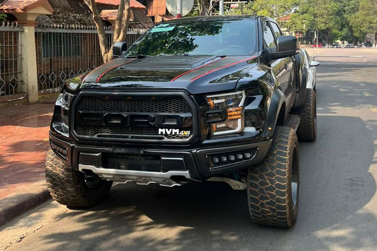 Những chiếc xe cũ được trưng bày tại cửa hàng, trông đẹp không khác gì xe mới. Xe càng đẹp càng dễ qua mắt khách hàng và càng bán được giá. Sẽ không may cho người dùng khi mua phải xe đã từng bị tai nạn hay ngập nước được phục chế lại. Những chiếc xe này chắc chắn sẽ không bao giờ hoạt động ổn định và rất hay hỏng vặt, cho dù đã được sửa chữa.