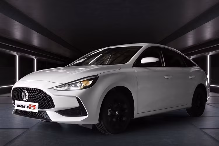 Loat oto dang giam gia can Tet, cao nhat ca tram trieu