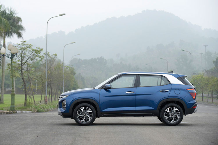 Trong khi thiết kế của Hyundai Creta mang nhiều nét hiện đại, sang trọng mà thanh lịch; thì Mitsubishi XForce lại đem đến cảm giác trẻ trung, thể thao và táo bạo; thậm chí mang thêm cả một chút phong cách tương lai.