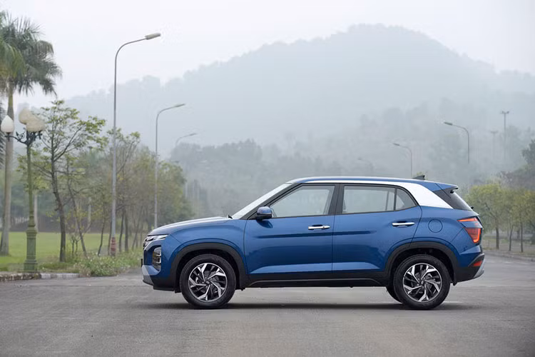 Trong khi thiết kế của Hyundai Creta mang nhiều nét hiện đại, sang trọng mà thanh lịch; thì Mitsubishi XForce lại đem đến cảm giác trẻ trung, thể thao và táo bạo; thậm chí mang thêm cả một chút phong cách tương lai.