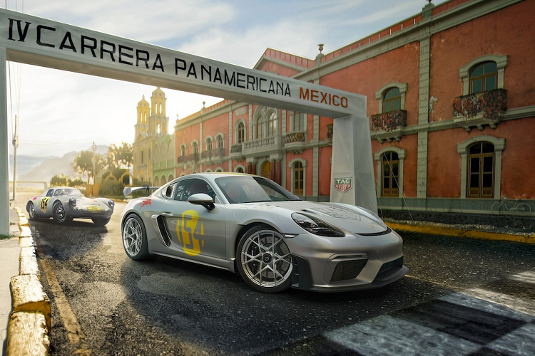 Tấm ốp cửa và bảng trung tâm của ghế phụ được đánh dấu dòng chữ “GT4 RS Panamericana Special” và thảm lót sàn có logo của trình Sonderwunsch. Logo Tag Heuer xuất hiện ở nắp capo, cánh gió khu vực bệ tỳ tay và gần khu vực bệ cần số nhằm đánh dấu sự hợp tác giữa hai hãng. Trong khi họa tiết Pegasus gợi nhớ đến 550 Spyder.