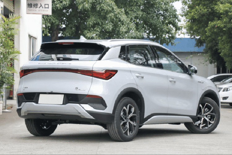 Tùy vào thị trường mà BYD Atto 3 đang bán ra với giá khác nhau, chẳng hạn, tại thị trường Thái Lan hiện có 2 phiên bản là Standard Range và Extended Range.