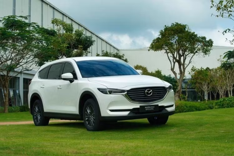  Mazda CX-8 Bên cạnh CX-5, Mazda CX-8 cũng nhận được mức ưu đãi lên đến 110 triệu đồng cho bản Premium AWD. Hai phiên bản khác là Luxury và Premium được ưu đãi 95 triệu đồng. Bản Premium AWD-6S được ưu đãi 100 triệu đồng.