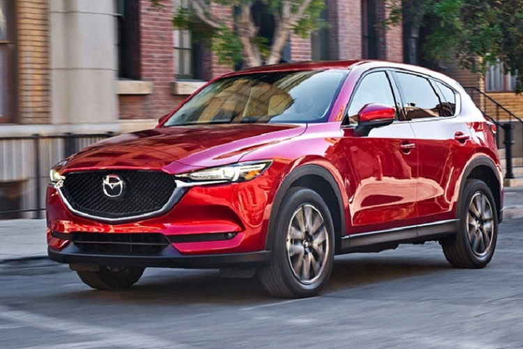  Mazda CX-5 Không kém cạnh các đối thủ, hiện tại, Mazda CX-5 bản tiêu chuẩn 2.0 Deluxe cũng đang được Thaco ưu đãi đến 89 triệu đồng. Giá xe sau ưu đãi chỉ còn 750 triệu đồng. Bản 2.0 Luxury đang được ưu đãi 90 triệu đồng, bản 2.0 Premium là 110 triệu đồng, bản 2.5 Signature Premium AWD được ưu đãi cao nhất đến 112 triệu đồng. Giá sau ưu đãi của xe lần lượt là 798 - 809 - 947 triệu đồng. Một số đại lý còn tặng thêm phụ kiện và quà tặng hấp dẫn.