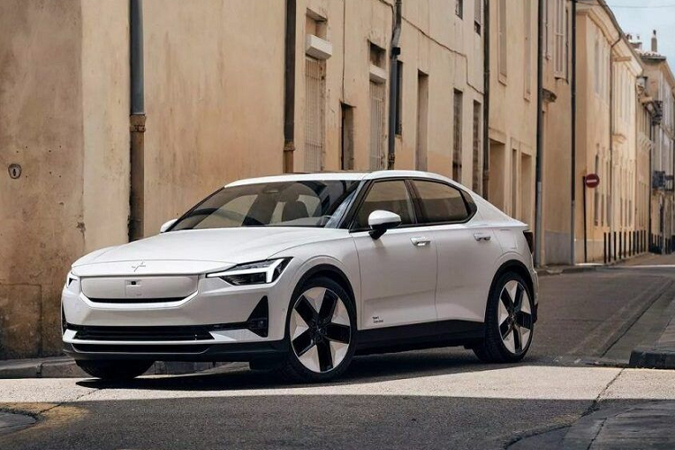 4. Polestar 2 Polestar 2 có phong cách riêng biệt và thiết kế độc đáo, giúp nó nổi bật trên thị trường ôtô điện hiện nay. Dù không có tên tuổi lớn như Tesla, GM hay Ford, Polestar 2 đang thu hút sự chú ý với tính năng và giá trị của mình.