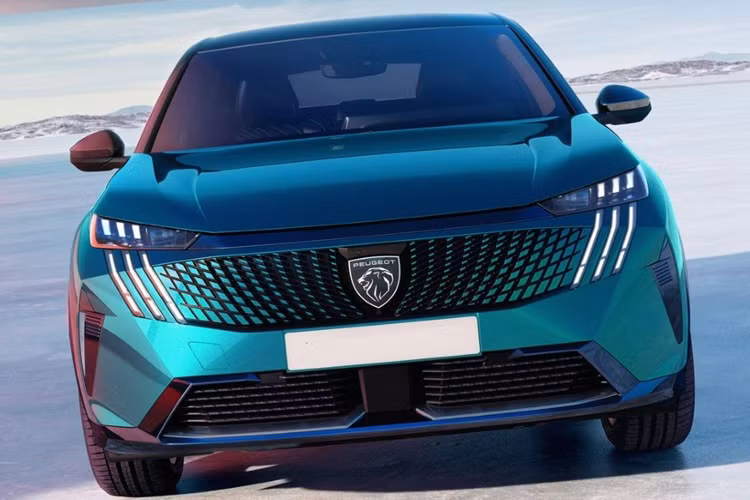 Giống như bản tiền nhiệm, mẫu SUV mang thương hiệu Pháp có các tùy chọn 5 hoặc 7 chỗ ngồi. Thiết kế nội thất của Peugeot 5008 sẽ giống với E-3008, với điểm nhấn là màn hình i-Cockpit cong 21 inch, vô lăng vát đáy thể thao, tích hợp nhiều phím bấm chức năng và các loại vật liệu cao cấp như vải hoặc da.