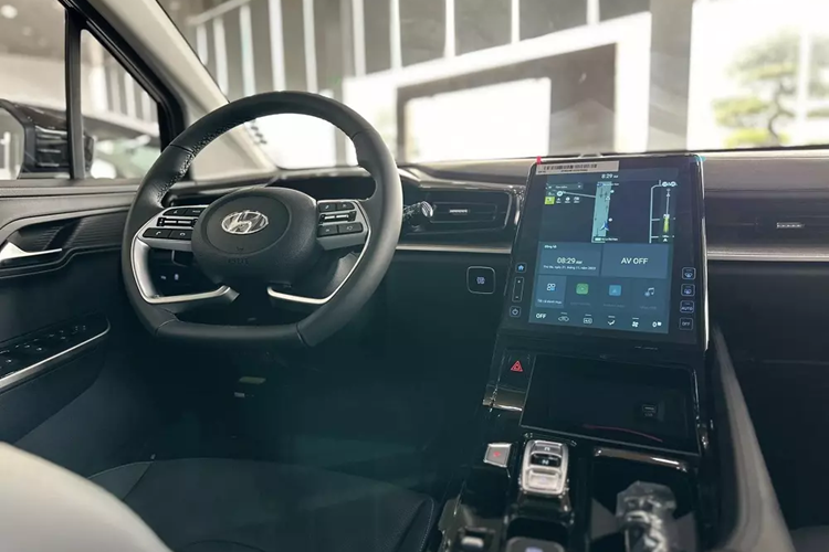 Vào thời điểm hiện tại, mẫu MPV này đang được một số đại lý chạy chương trình ưu đãi. Theo đó, một đại lý ở khu vực Hà Nội đang rao bán Hyundai Custin bản đặc biệt với giá chỉ 91x triệu đồng, tức là giảm ít nhất 26 triệu đồng so với mức khuyến nghị của nhà sản xuất.