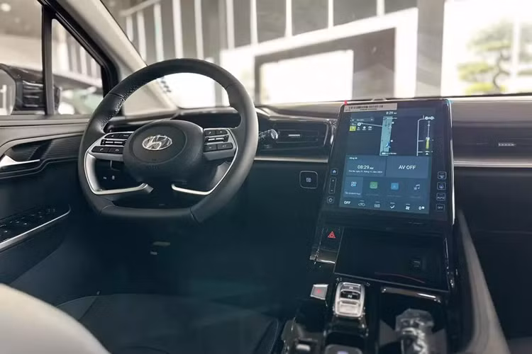 Vào thời điểm hiện tại, mẫu MPV này đang được một số đại lý chạy chương trình ưu đãi. Theo đó, một đại lý ở khu vực Hà Nội đang rao bán Hyundai Custin bản đặc biệt với giá chỉ 91x triệu đồng, tức là giảm ít nhất 26 triệu đồng so với mức khuyến nghị của nhà sản xuất.