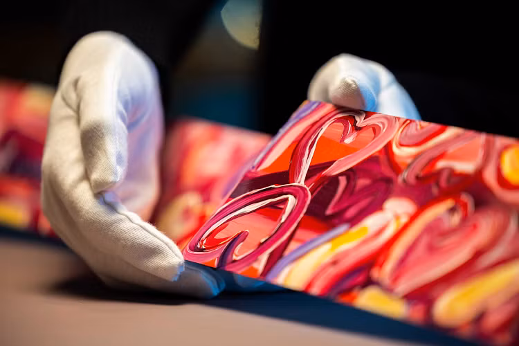  Phantom "The Six Elements" Bộ sưu tập gồm 6 chiếc Rolls-Royce Phantom độc nhất, mỗi chiếc đều có bên trong nội thất một tác phẩm nghệ thuật độc đáo được vẽ tay bởi nghệ sỹ người Anh Sacha Jafri - nổi tiếng với phong cách "chủ nghĩa hiện thực huyền ảo."