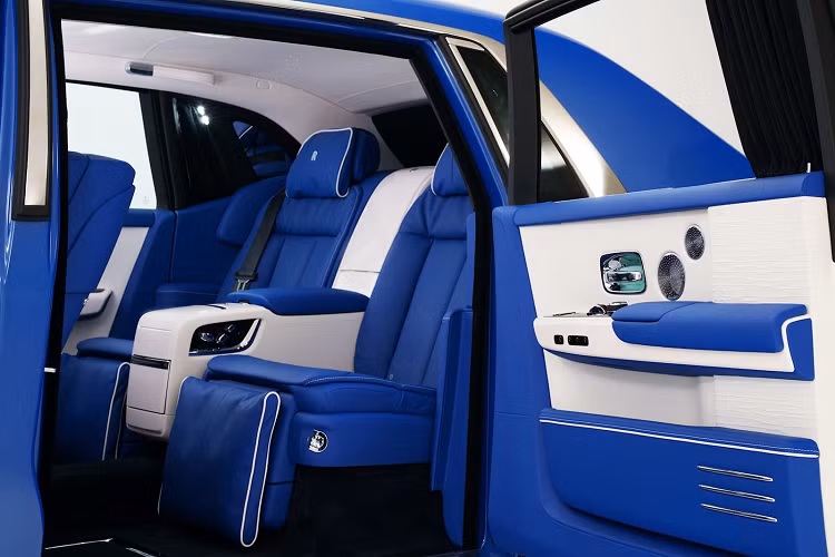 Như tên gọi, mỗi chiếc xe tượng trưng cho một nguyên tố tự nhiên bao gồm Đất, Lửa, Gió, Nước và Không khí, cùng với một nguyên tố thứ sáu đại diện cho Nhân loại (Humanity). Rolls-Royce cho biết dự án này đã huy động được 1,2 triệu USD (29 tỷ đồng) cho mục đích từ thiện.