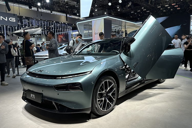 Bây giờ, họ muốn quay trở lại lĩnh vực LFP. Ngoài sự thay đổi dẫn đến phạm vi quãng đường CLTC giảm, từ 702 km xuống còn 550 km và mức giá giảm tương ứng là 26.000 nhân dân tệ, tương đương 84 triệu đồng.