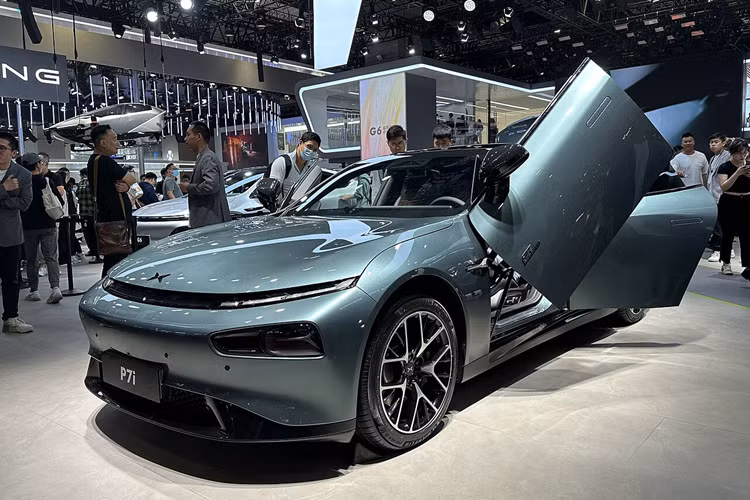 Bây giờ, họ muốn quay trở lại lĩnh vực LFP. Ngoài sự thay đổi dẫn đến phạm vi quãng đường CLTC giảm, từ 702 km xuống còn 550 km và mức giá giảm tương ứng là 26.000 nhân dân tệ, tương đương 84 triệu đồng.