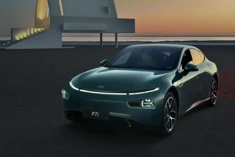 Vào tháng 3 đầu năm nay, hãng xe Xpeng đã giới thiệu ra thị trường bản nâng cấp của mẫu sedan chạy hoàn toàn bằng điện Xpeng P7i 2023 mới, với điểm nhấn là việc bổ sung thêm phạm vi di chuyển cho xe là 610 km và 702 km.