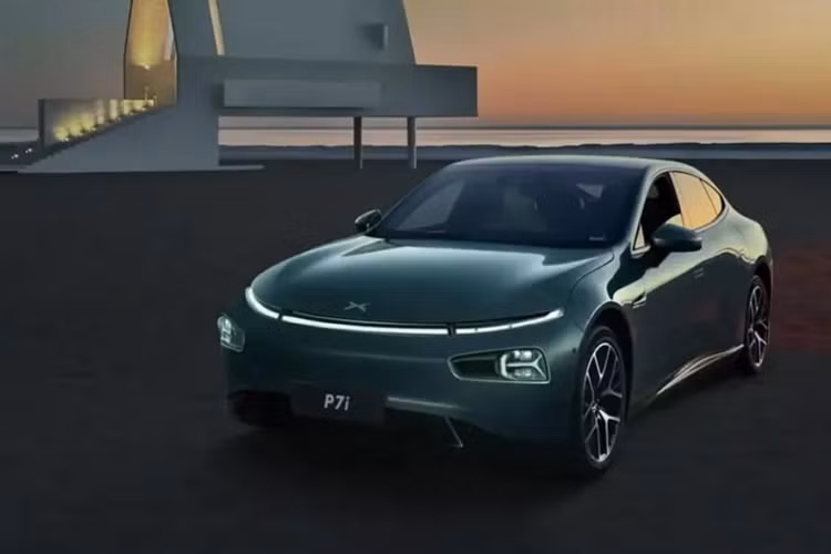 Vào tháng 3 đầu năm nay, hãng xe Xpeng đã giới thiệu ra thị trường bản nâng cấp của mẫu sedan chạy hoàn toàn bằng điện Xpeng P7i 2023 mới, với điểm nhấn là việc bổ sung thêm phạm vi di chuyển cho xe là 610 km và 702 km.